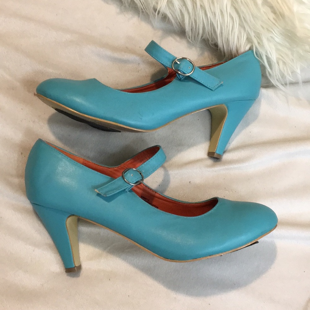 Teal buckled heels by CHASE + CHLOE, size 10